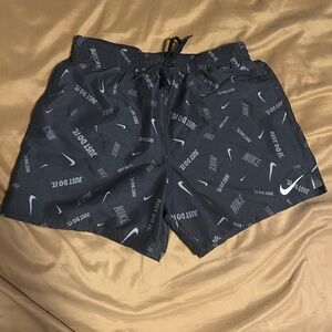 Nike Logofetti 5in volley swim short